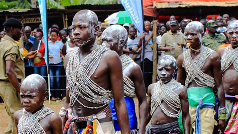 The Importance of White Gloves in Diverse Cultures and Traditional Practices