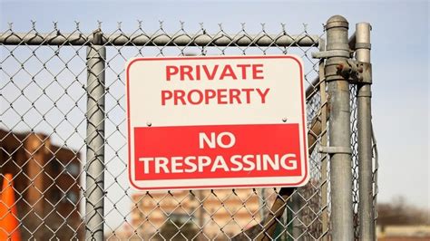 The Legal Aspects of Rooftop Walking: Understanding Trespassing Laws and Property Rights