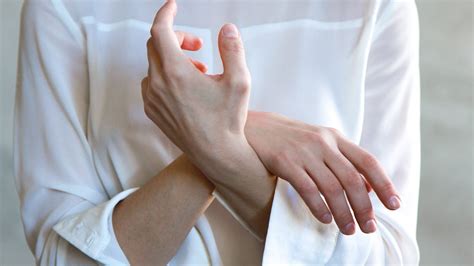 The Link Between Dreaming About Hand Injuries and Emotional Trauma