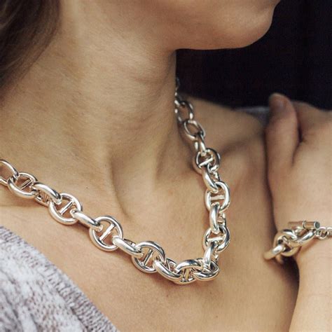 The Link Between Silver Necklaces and Personal Expression