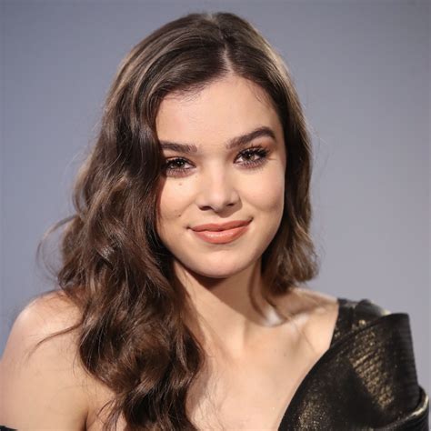 The Most Notable Facts about Hailee Steinfeld's Age, Height, and Body Measurements
