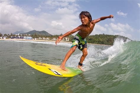 The Path to Achieving Pro Surfer Status