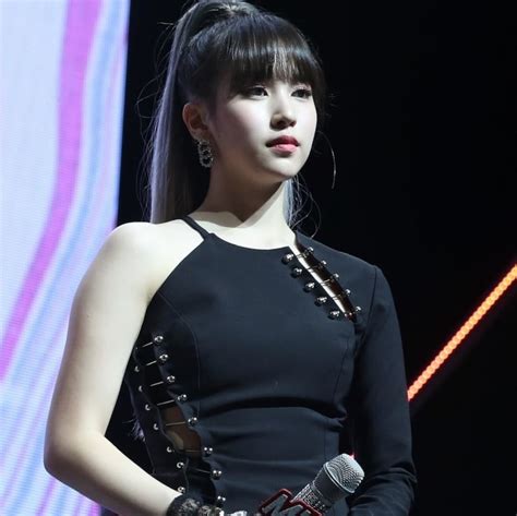 The Perfect Combination: Mina's Age, Height, and Figure
