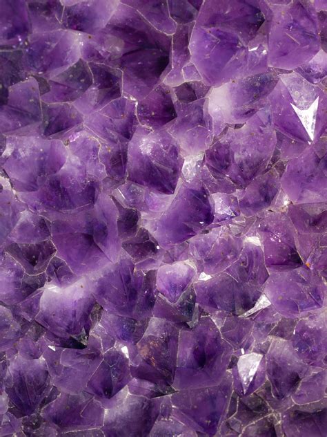 The Power of Color: How Amethyst Throws Create an Inviting Atmosphere