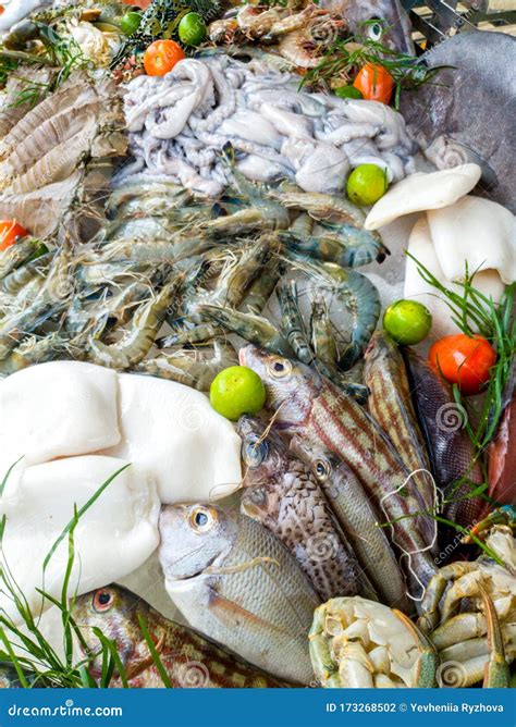 The Power of Rawness: Exploring the Symbolic meaning of Consuming Uncooked Seafood