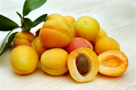 The Profound Meaning Behind Dreaming of Exquisite, Juicy Apricots