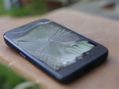 The Psychological Significance of Dreaming About a Fractured Smartphone Display