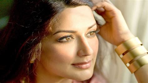 The Rise to Fame: Sonali Bendre's Bollywood Journey