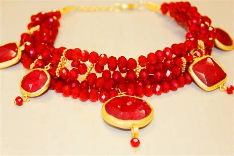 The Significance of Crimson Necklaces in Bridal Jewelry: Tradition and Contemporary Trends