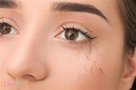 The Significance of Eyelash Loss in Dreams