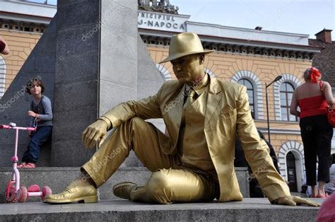 The Significance of Living Statues in Street Performances