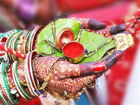 The Significance of Sindoor in Indian Weddings: A Cultural Tradition