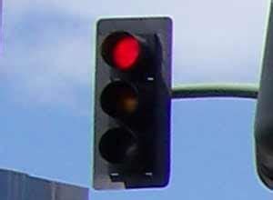 The Significance of a Red Stop Light in Dreams: Caution or Chance?