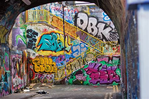 The Symbolic Meaning and Interpretation of Graffiti Dreams