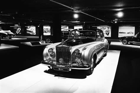 The Symbolic Meaning of a Silver Car: Power, Luxury, or Individuality?