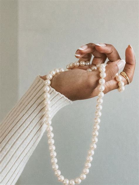 The Symbolism of Pearls: From Ancient Myths to Modern Fashion