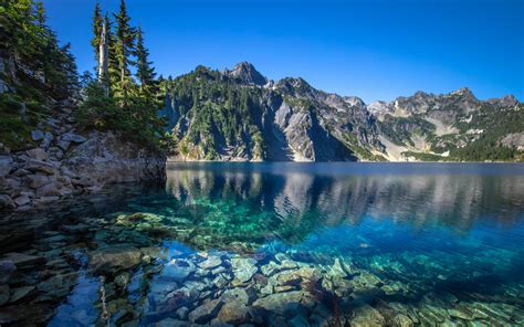 The Tranquil and Peaceful Aura of Mountain Cascades