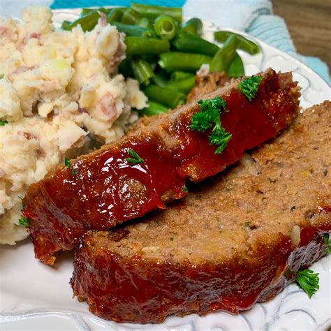 The Ultimate Comfort Meal: Pairing Meat Loaf with Sides and Sauces