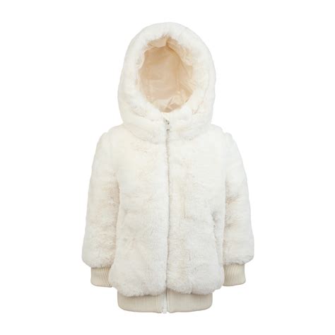 The Ultimate Guide to Selecting a Snowy Ivory Fur Jacket to Complement Every Fashion Sense