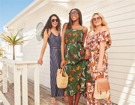 The Versatility Factor: Why Maxi Dresses are an Essential Summer Wardrobe Item