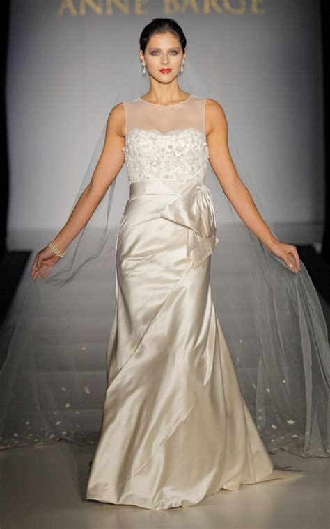 The Versatility of Ivory Bridal Gowns for Various Wedding Themes