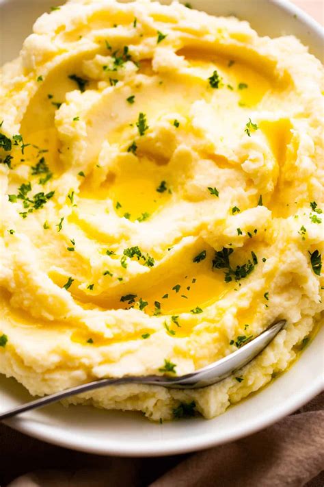 The Versatility of Pale Tubers: From Creamy Mash to Hearty Roasts, Limitless Options