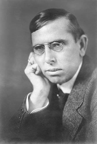 Theodore Dreiser - A Glimpse into the Life and Achievements of an American Literary Icon