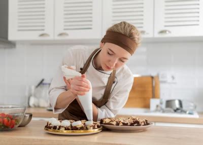 Tips for Achieving the Ideal Consistency of Custard: Insights from Skilled Pastry Chefs