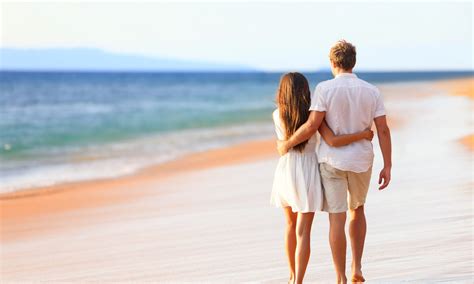 Tips for Planning the Ultimate Romantic Beach Walk with Your Beloved