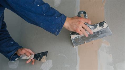 Tips for Selecting the Right Plastering Service to Enhance Your Living Space