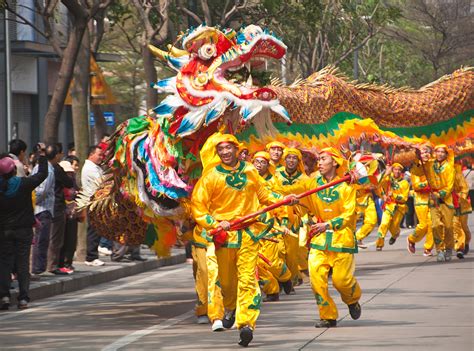 Traditional Customs and Etiquette: Delving into the Rich Heritage of Chinese Traditions