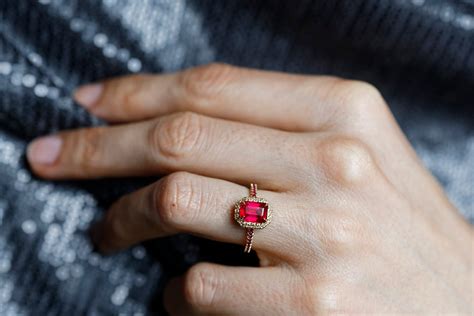 Unconventional Engagement Rings: Breaking the Mold in the Pursuit of Love