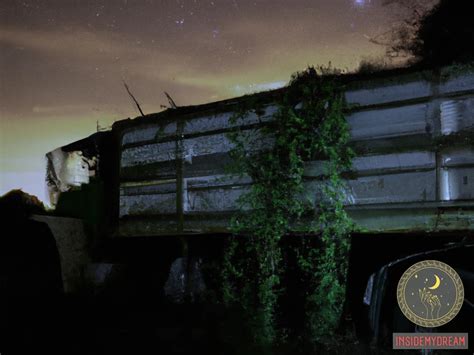 Understanding the Significance of Tractor Trailer Symbolism in Dreams