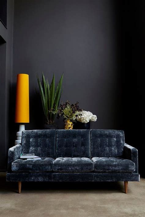 Unexpected Pairings: Mixing Black Walls with Vibrant Colors for a Modern Look