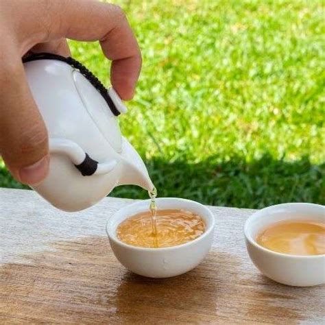 Unlocking the Hidden Meanings: Tea Pouring as a Symbolic Act