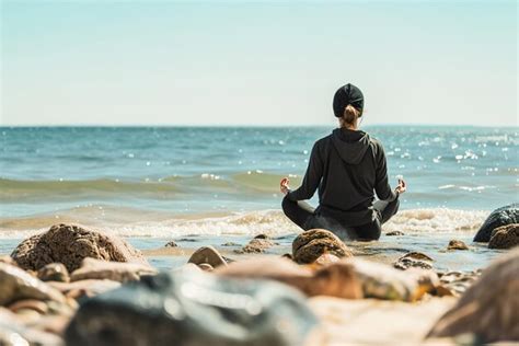 Unlocking the Power of Your Imagination: Discovering the Serenity of Visualizing Waves through Meditation