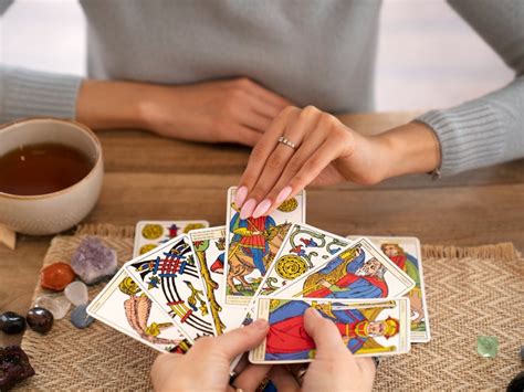 Unveiling the Profound Insights of Dream Tarot Readings