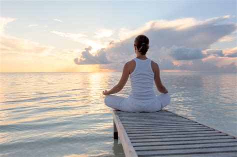 Unwind and Relax: The Benefits of Beach Yoga and Meditation