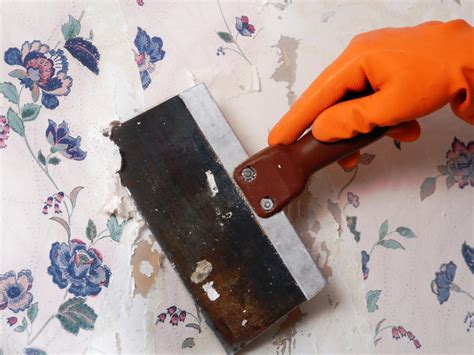 Using Proper Techniques for Removing Wallpaper