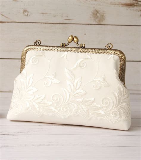 Where to Find the Perfect Ivory Purse: Online and Offline Shopping Options