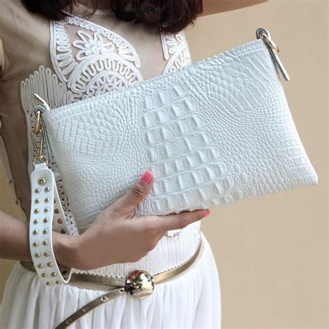 White Handbags: From Informal to Formal Looks