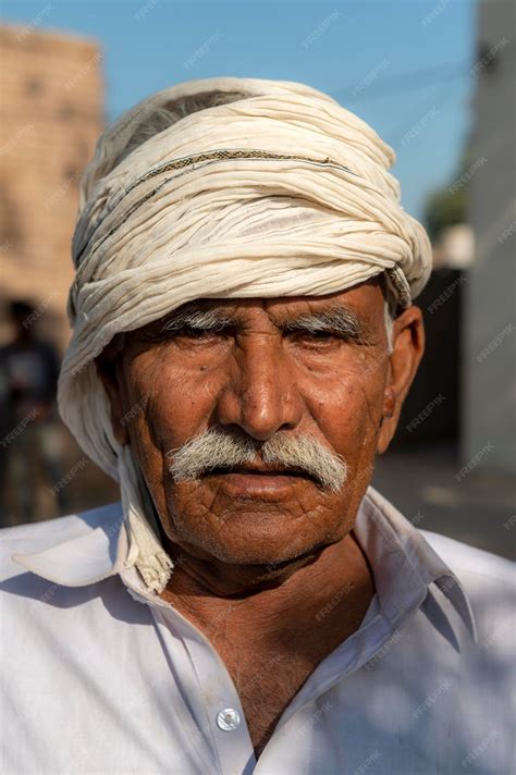 White Turban as a Sign of Honor and Authority: Exploring its Role in Various Cultures