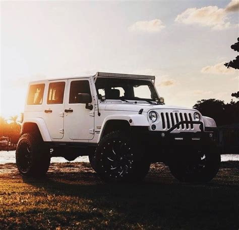 Why White Works: The Aesthetic Appeal of a White Jeep