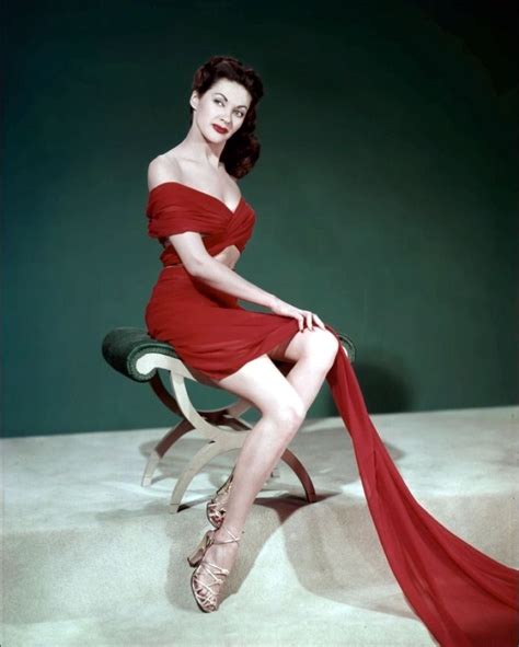 Yvonne De Carlo's Style and Fashion Choices